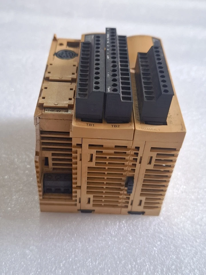 SCHNEIDER TWDLMDA20DRT WITH ANALOG INPUT MODULE TM2AMI4LT MINOR COSMETIC DAMAGED